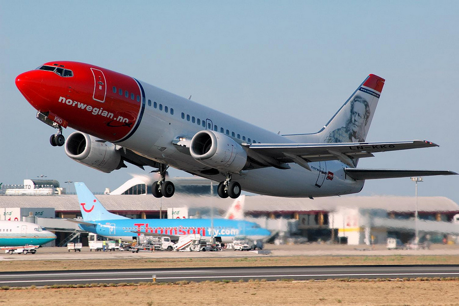 LN-KKO (24909) 1991 Boeing 737-3Y0