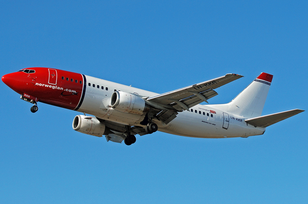LN-KKR (24256) 1988 Boeing 737-3Y0