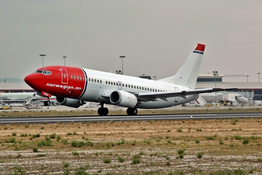 LN-KKR (24256) 1988 Boeing 737-3Y0