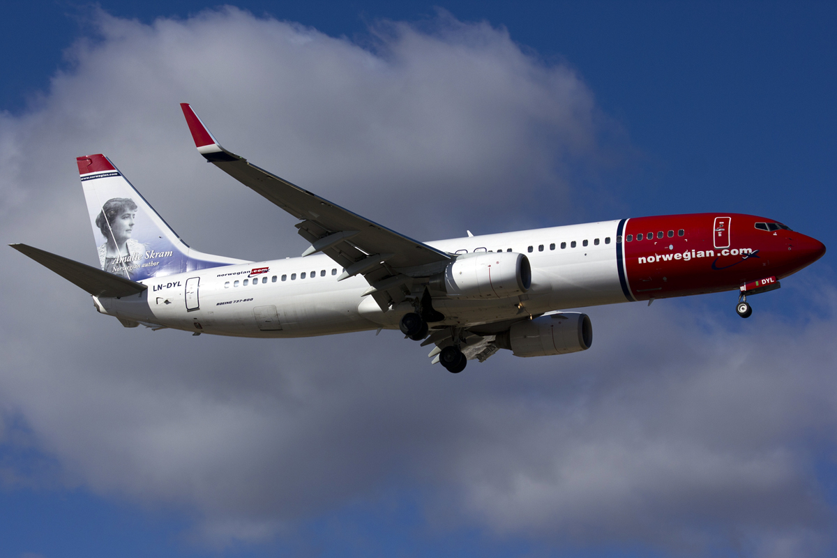LN-DYL (40867) 2011 Boeing 737-8JP WL