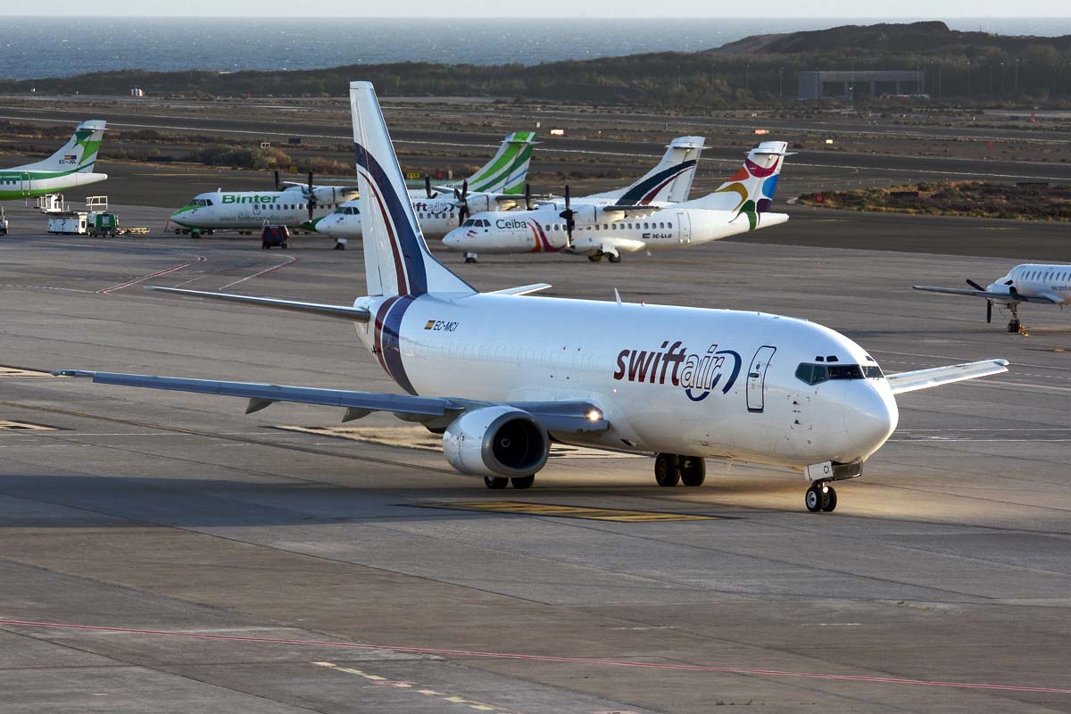 EC-MCI, (cn 26298), Boeing 737-4Q8(SF)