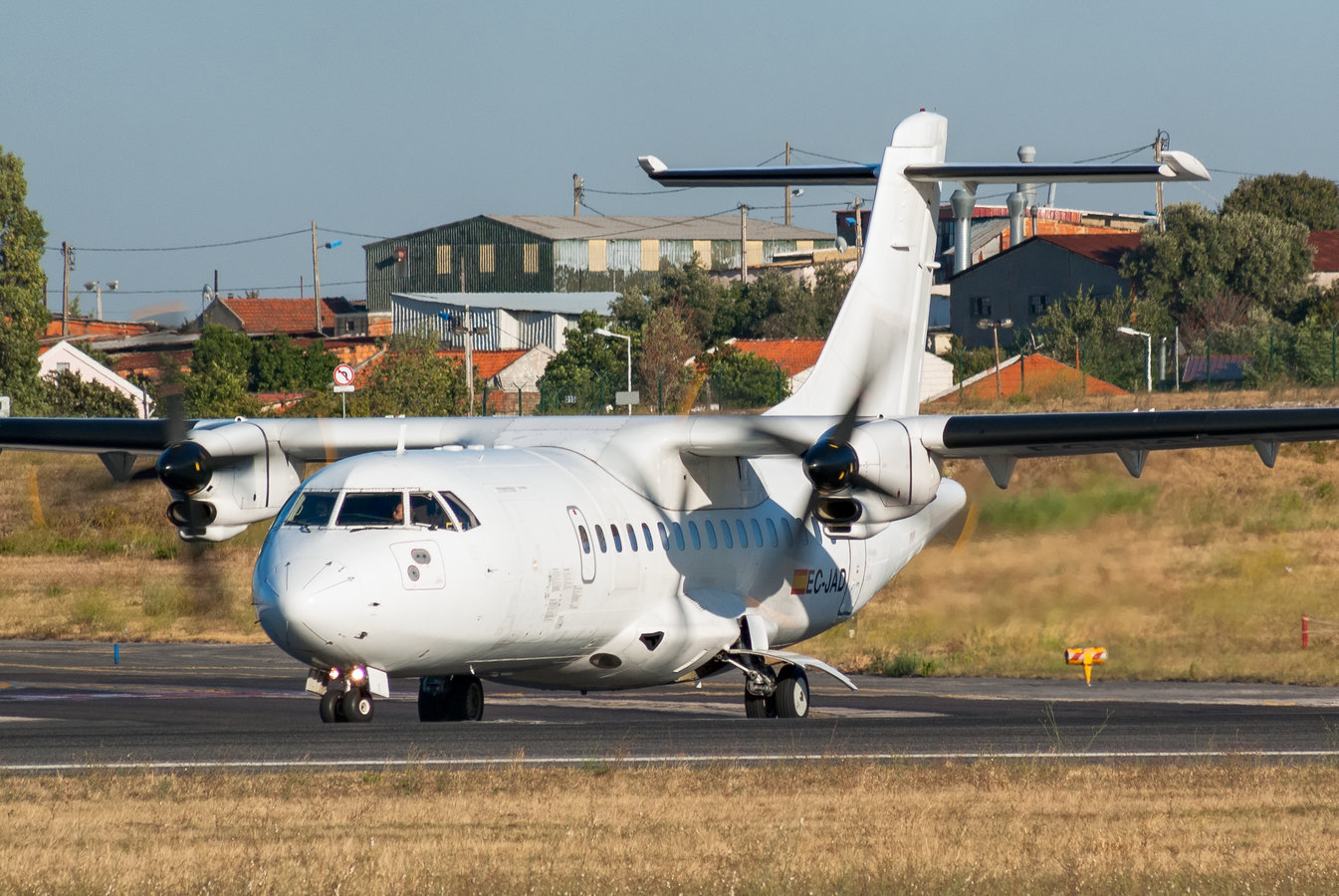 EC-JAD ( 321 ) 1992 ATR-42-300