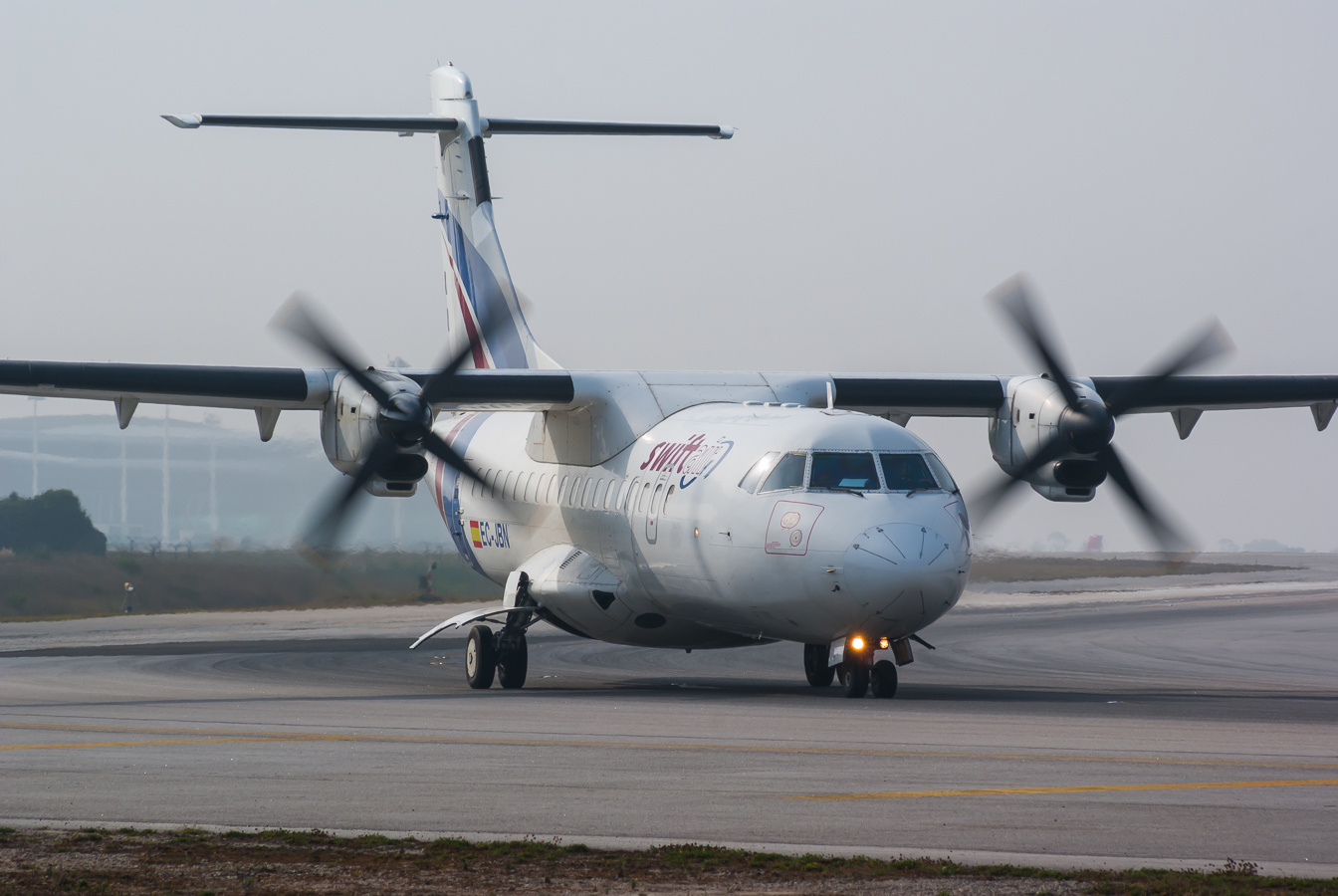 EC-JBN ( 218 ) 1990 ATR-42-300(QC)