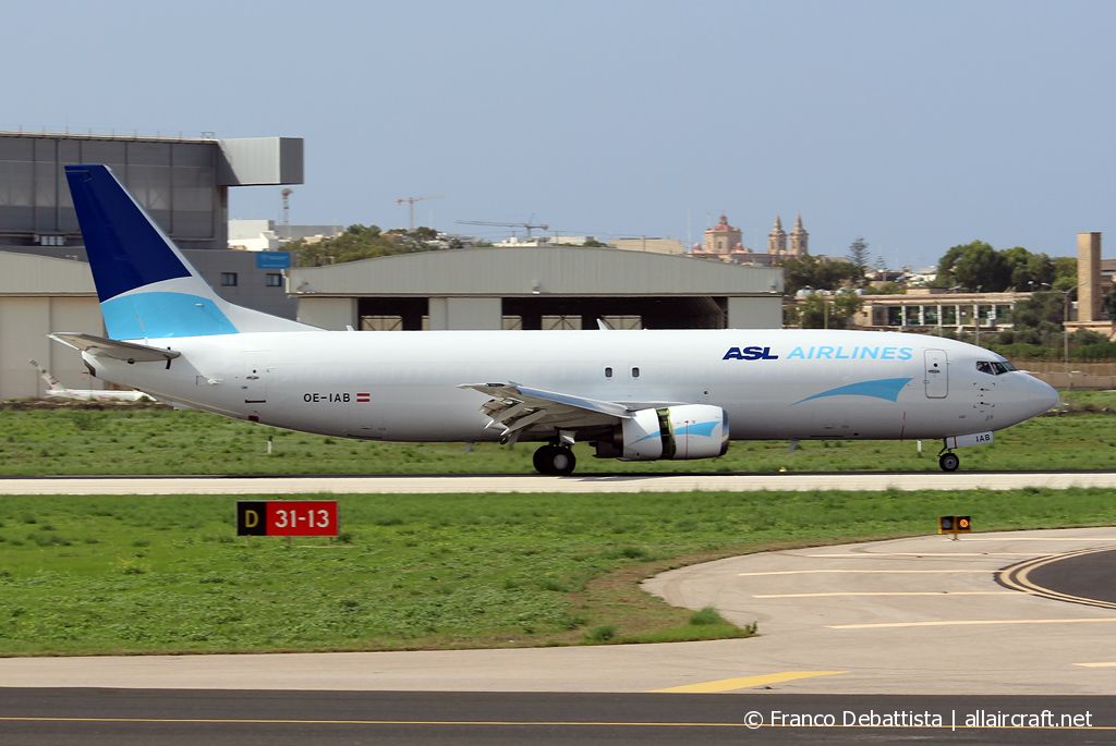 OE-IAB (25147) 1991 Boeing 737-4Z9(SF)