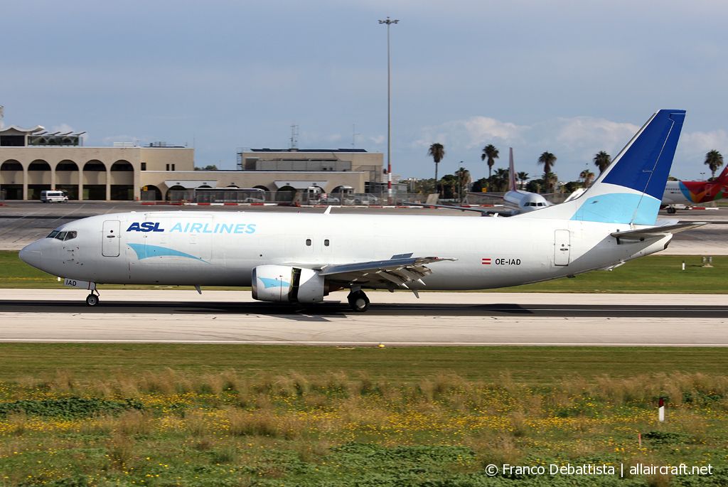 OE-IAD (29203) 1998 Boeing 737-4M0(SF)