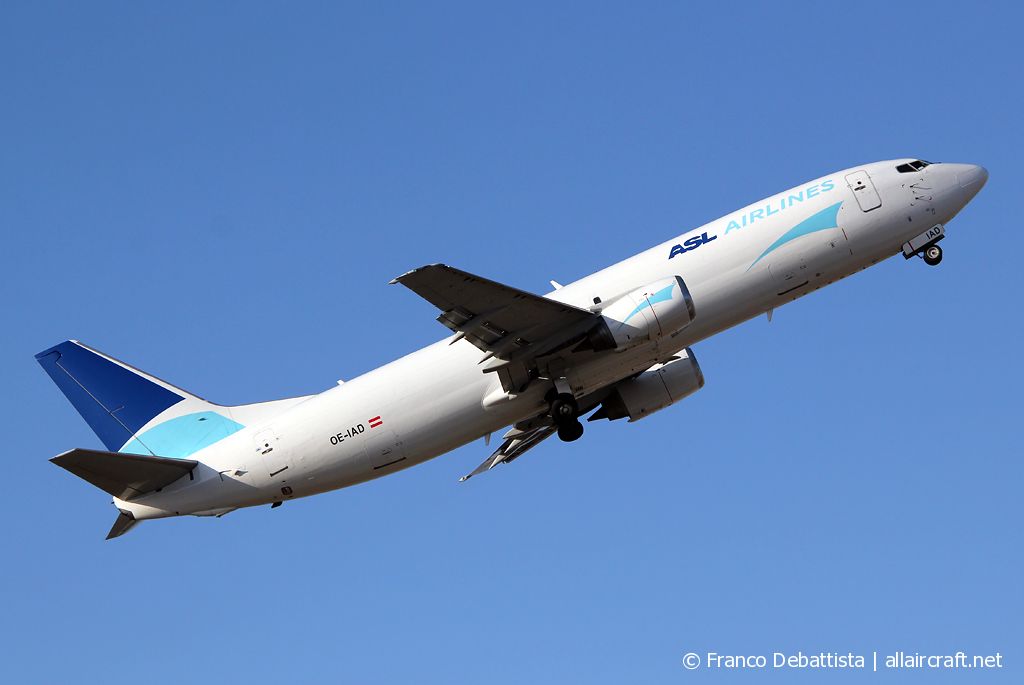 OE-IAD (29203) 1998 Boeing 737-4M0(SF)
