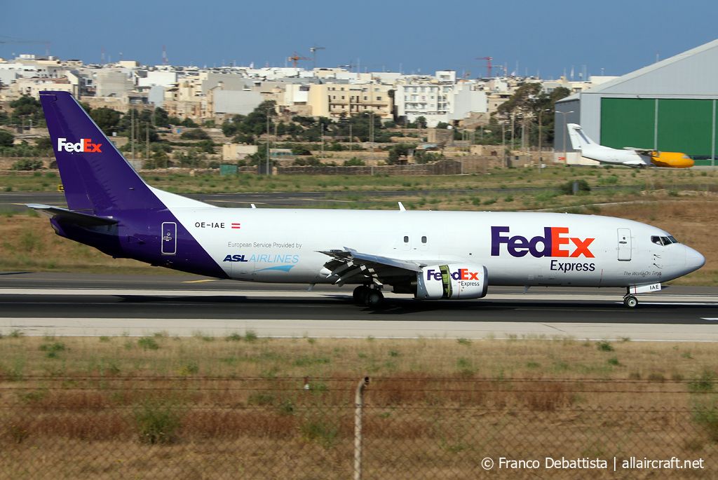 OE-IAE (25105) 1993 Boeing 737-4Q8(SF)