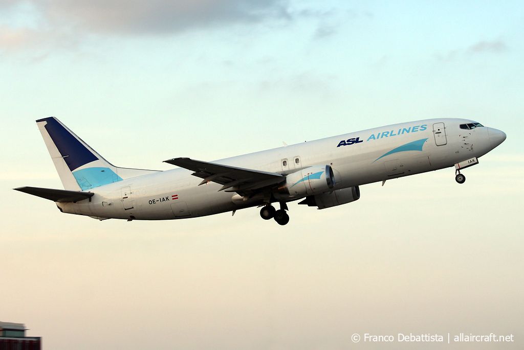 OE-IAK (25097) 1992 Boeing 737-4Q8(SF)