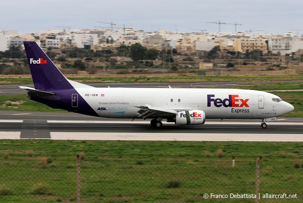 OE-IBW (25109) 1993 Boeing 737-4Q8(SF)