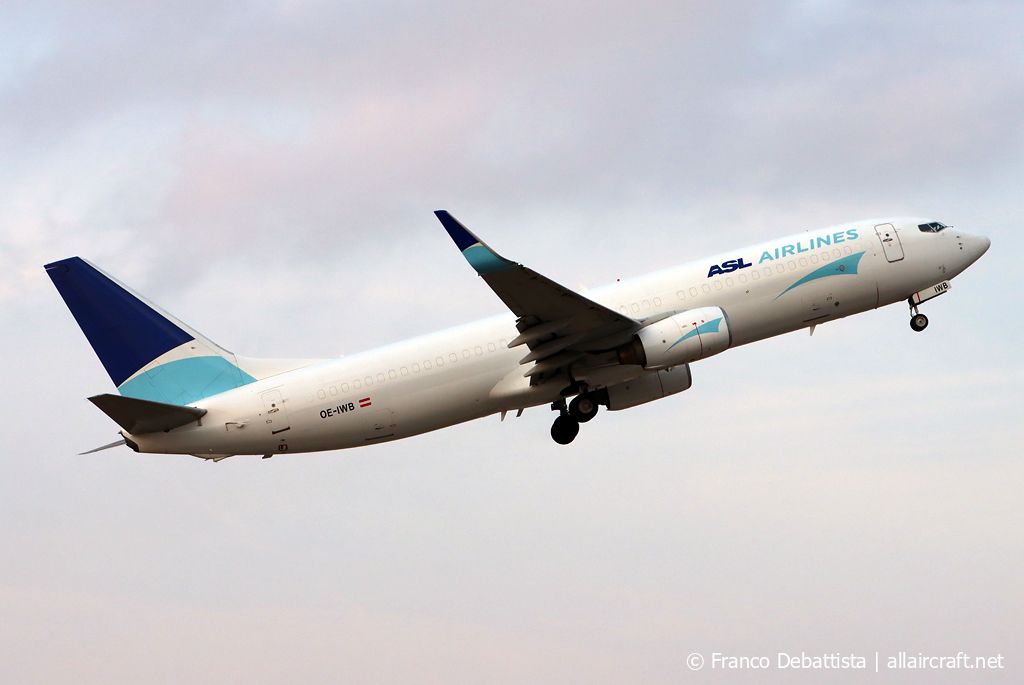 OE-IWB (33595) 2006 Boeing 737-8AS(BCF)(WL)