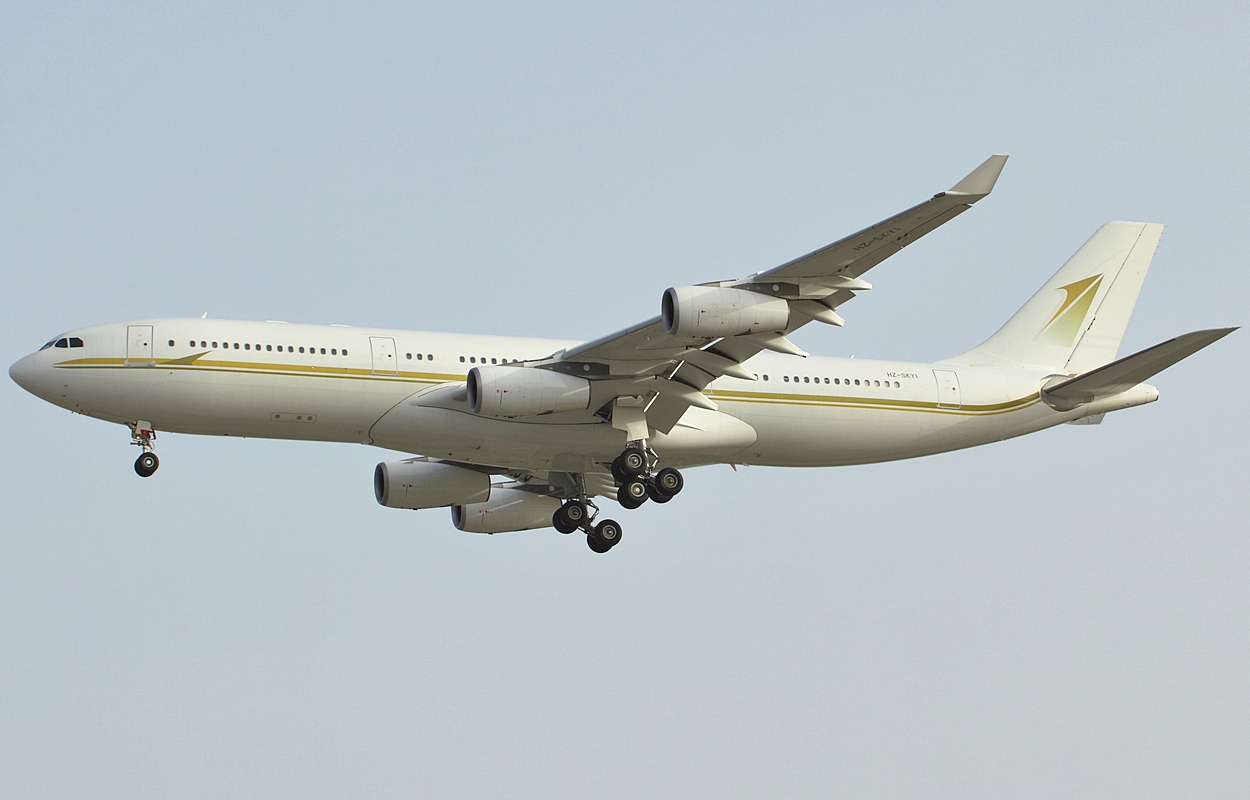 HZ-SKY1 (009) 1993 Airbus A340-211