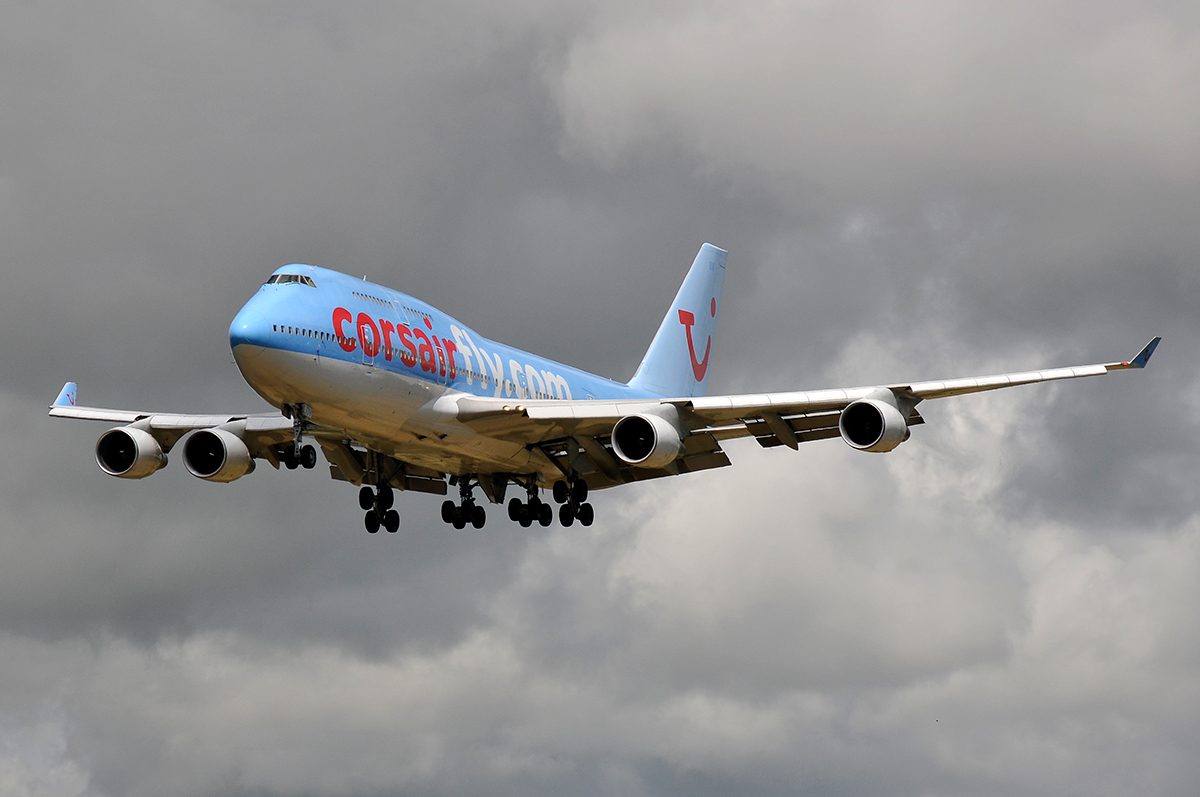 F-HLOV (25379) Boeing 747-422