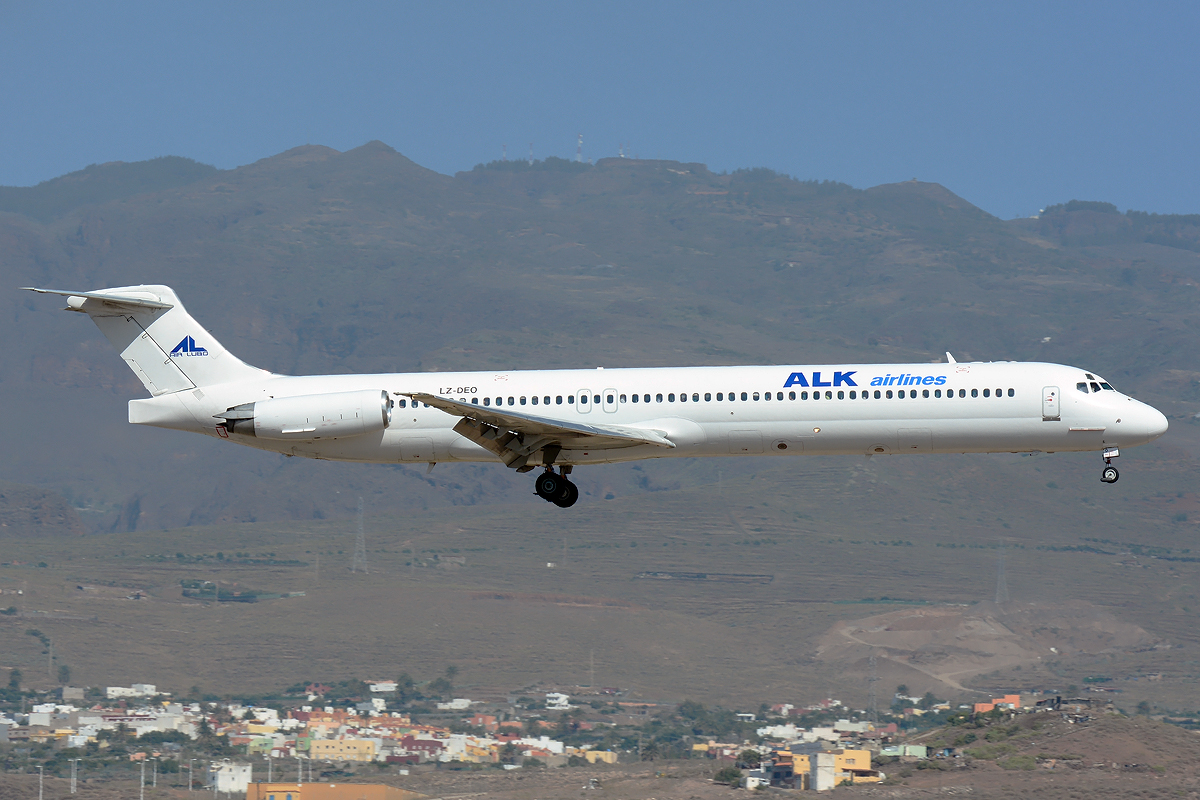 LZ-DEO (cn 49552) McDonnell Douglas MD-82