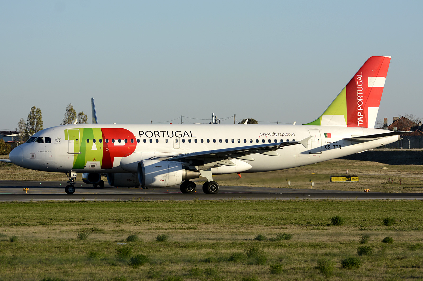 CS-TTR (1756) 2002 Airbus A319-112