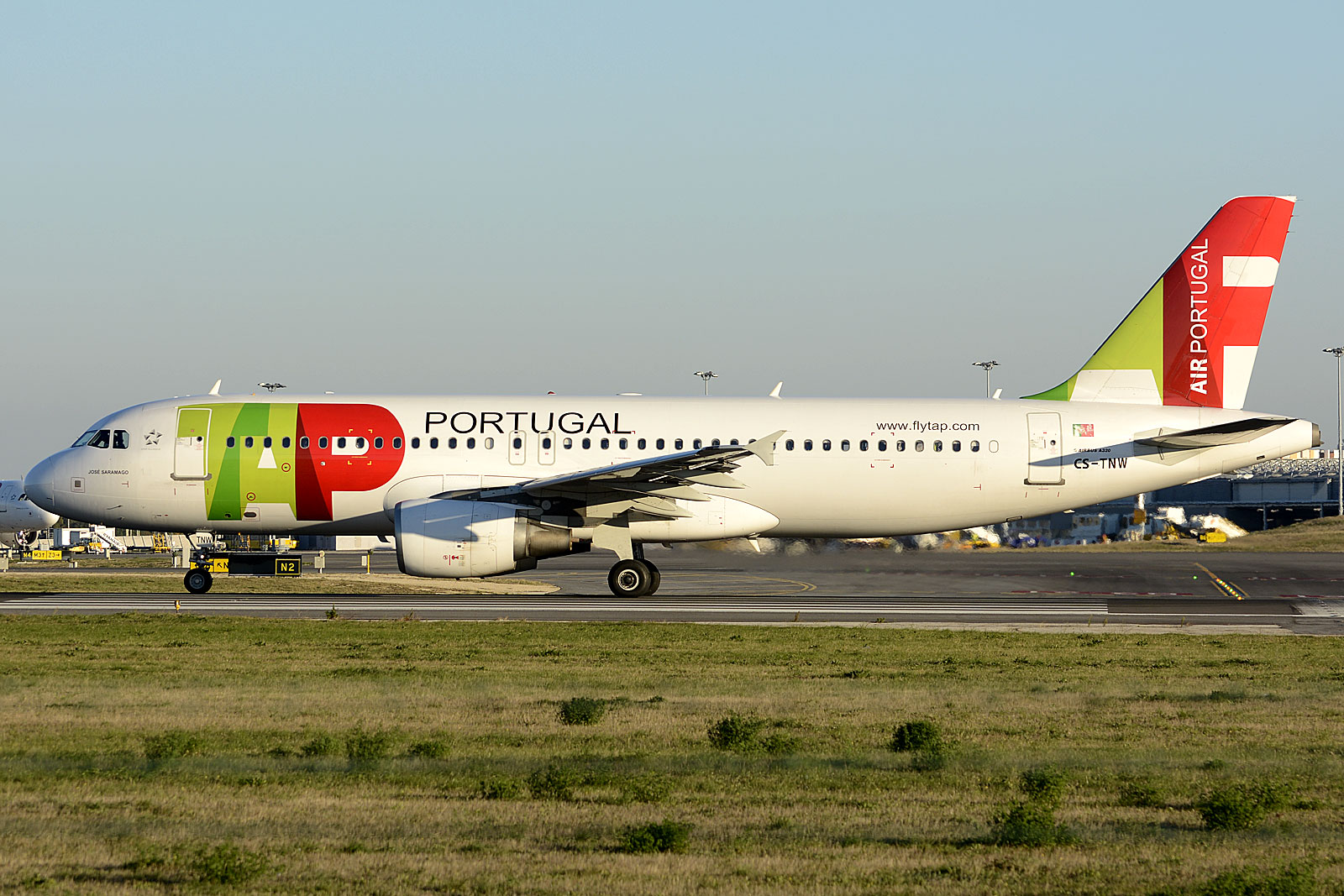 CS-TNW (2792) 2006 Airbus A320-214