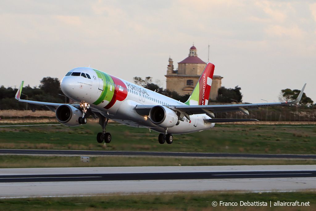 CS-TNU (4106) 2009 Airbus A320-214