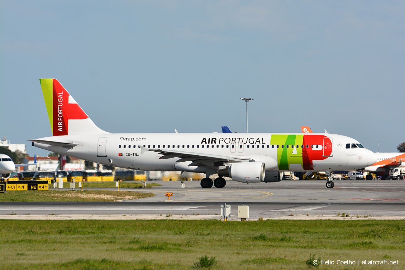 CS-TNJ (1181) 2000 Airbus A320-214