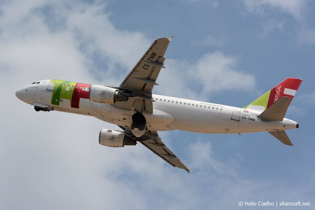 CS-TNM (1799) 2002 Airbus A320-214
