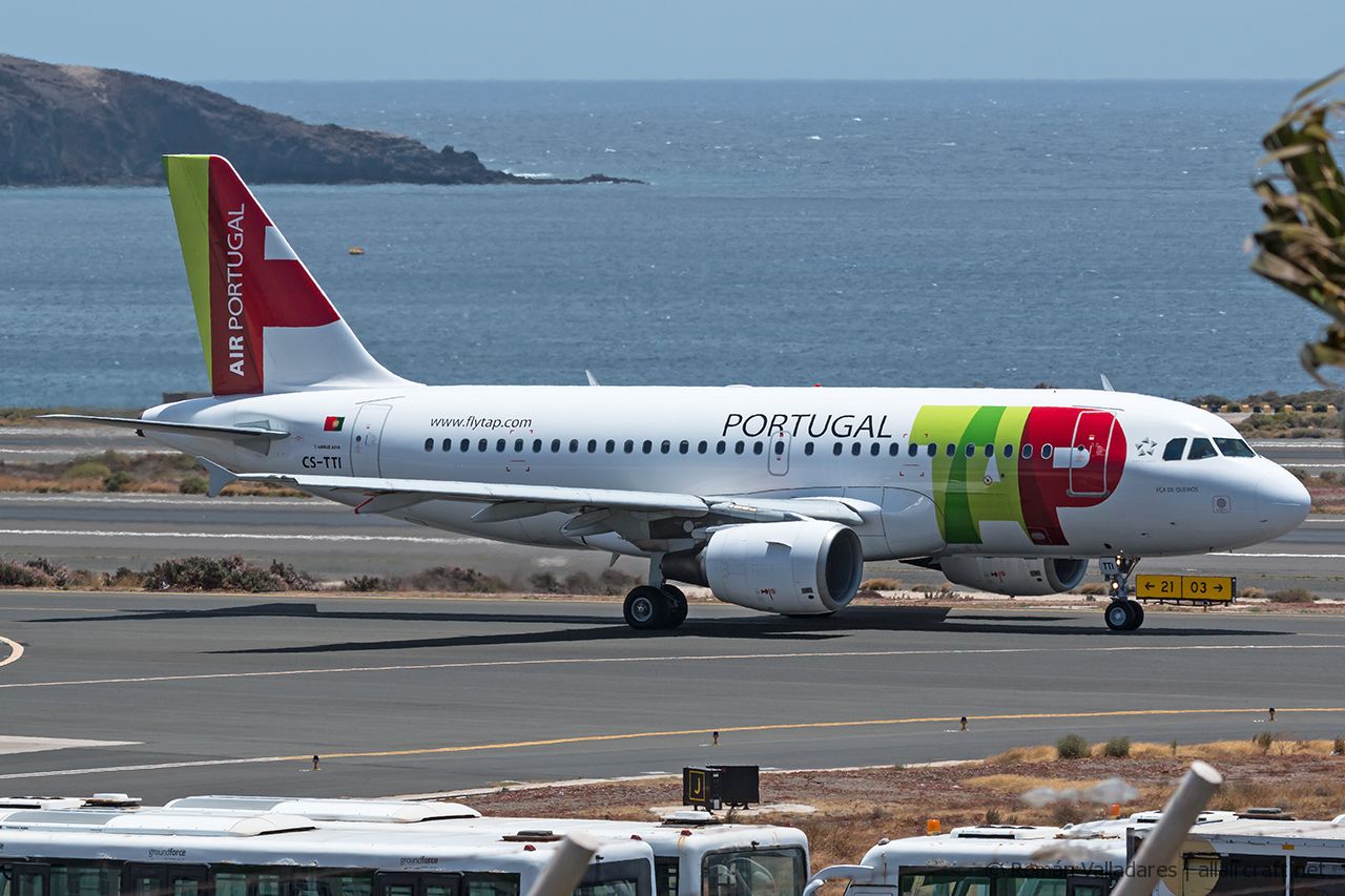 CS-TTI (933) 1998 Airbus A319-111