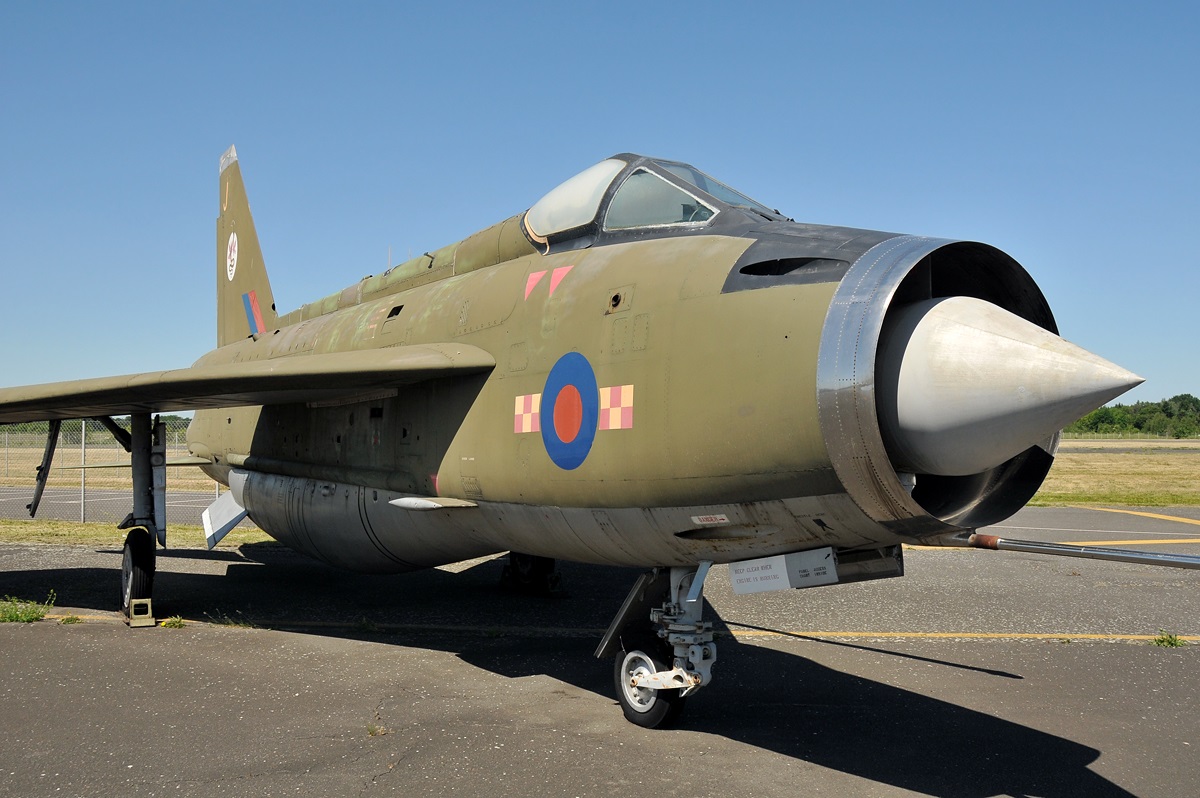 XN730 (95107) 1961 English Electric Lightning F2A