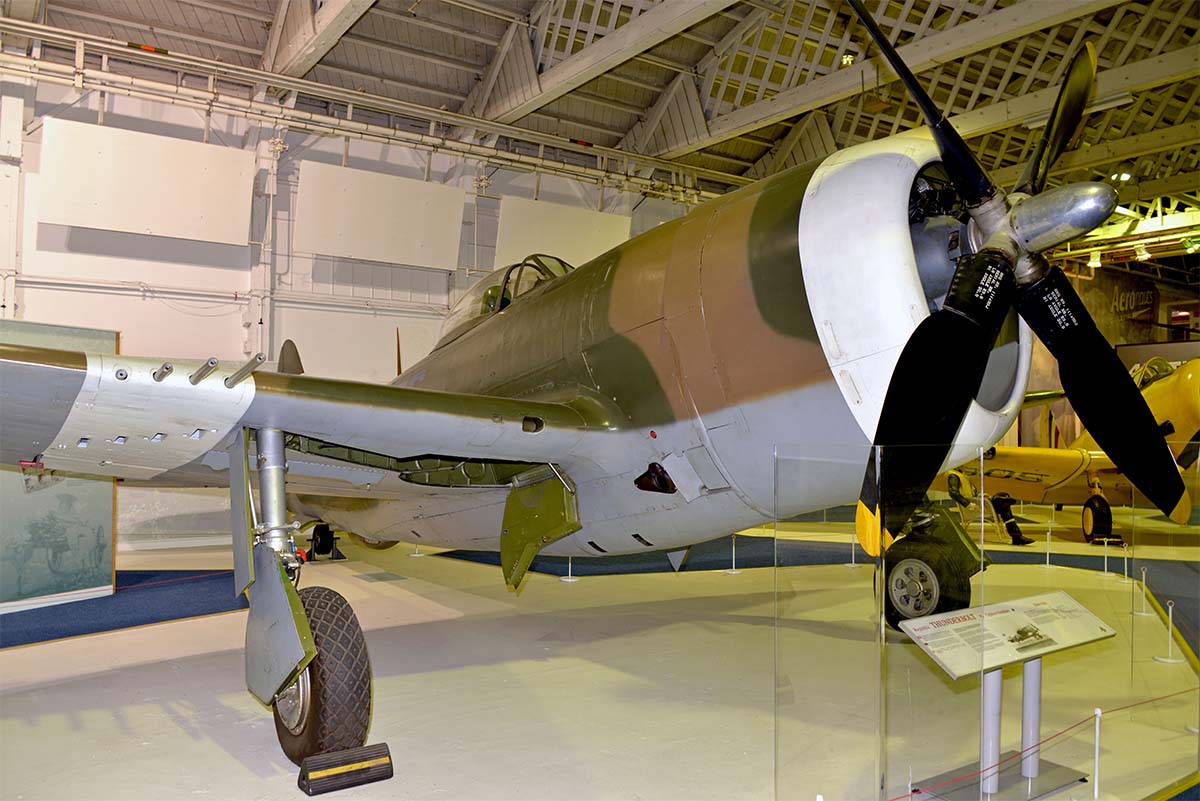KL216 (399-55834) 1945 Republic P-47D Thunderbolt