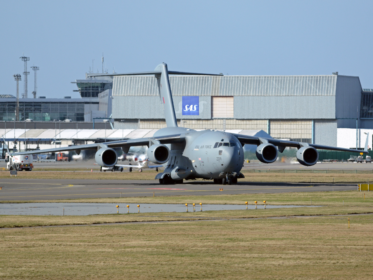 ZZ171 (F-77) 2000 Boeing C-17A Globemaster III