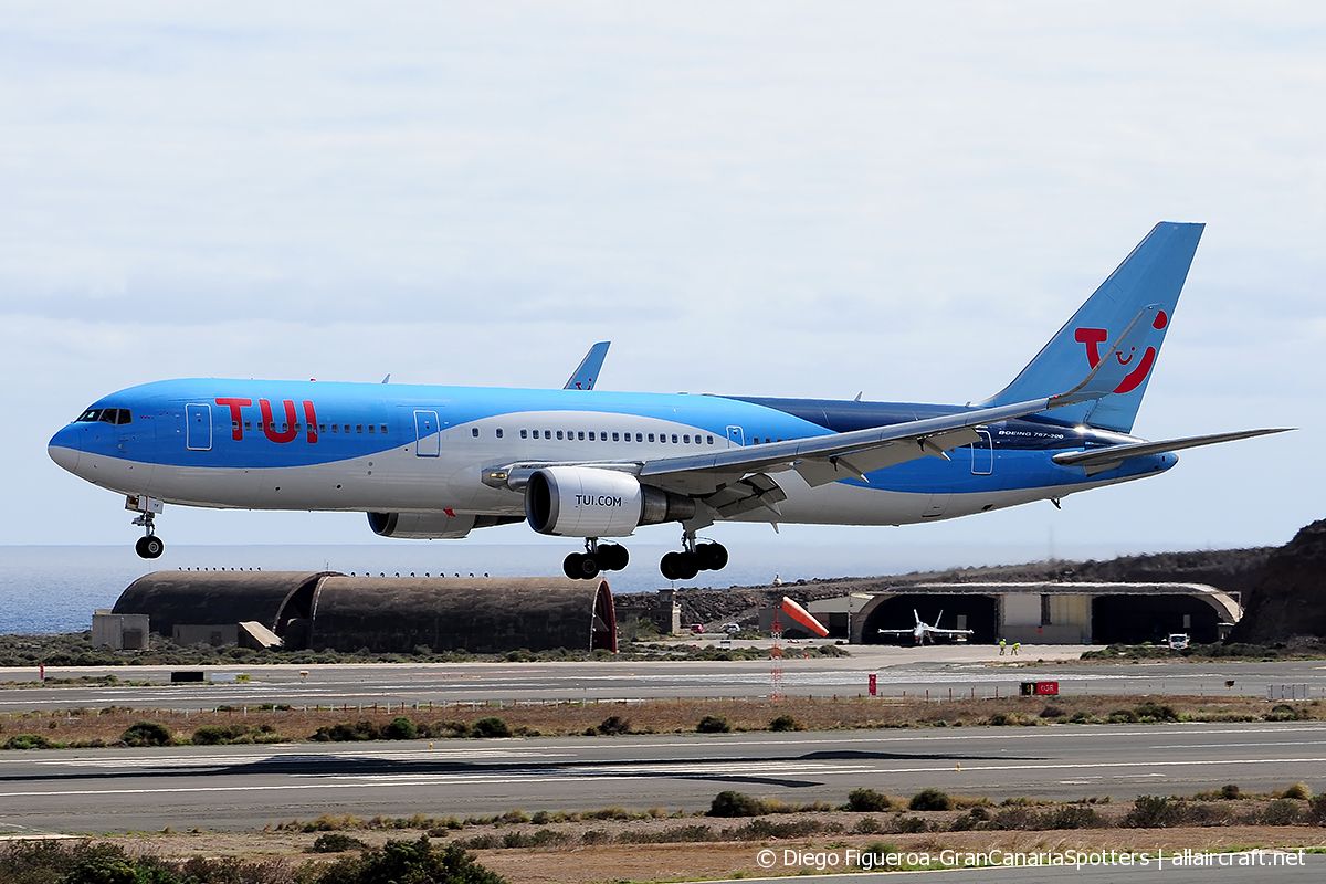 G-OBYF (28208) 1998 Boeing 767-304 ER WL