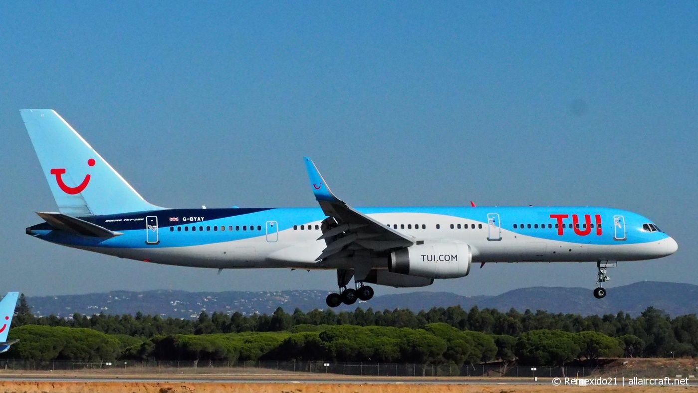 G-BYAY · Boeing 757-204(WL) · (FAO / LPFR)