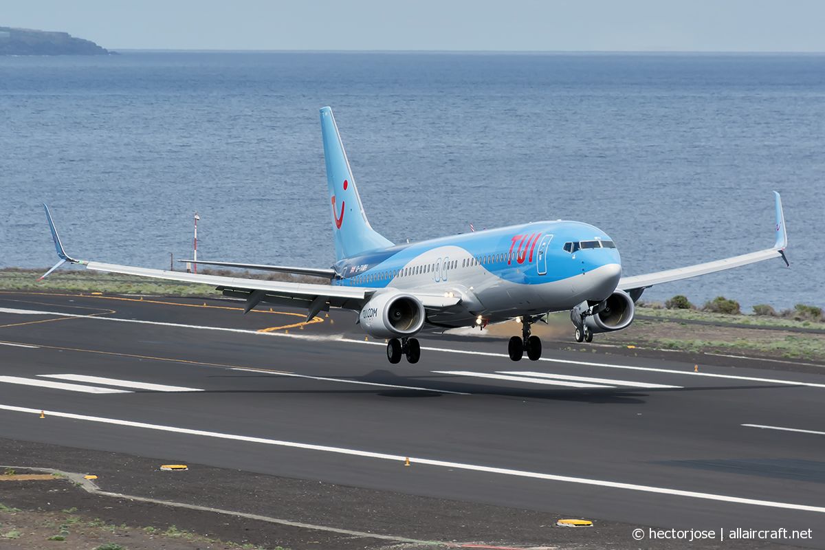 G-TAWH (38107) 2012 Boeing 737-8K5(WL)