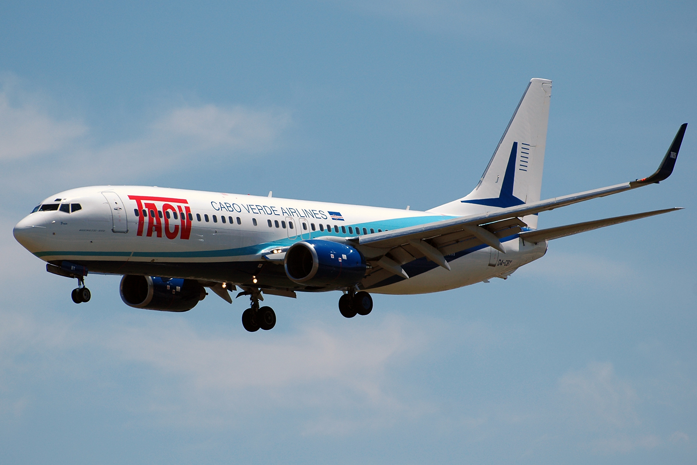 D4-CBY (30675) 2001 Boeing 737-83N(WL)