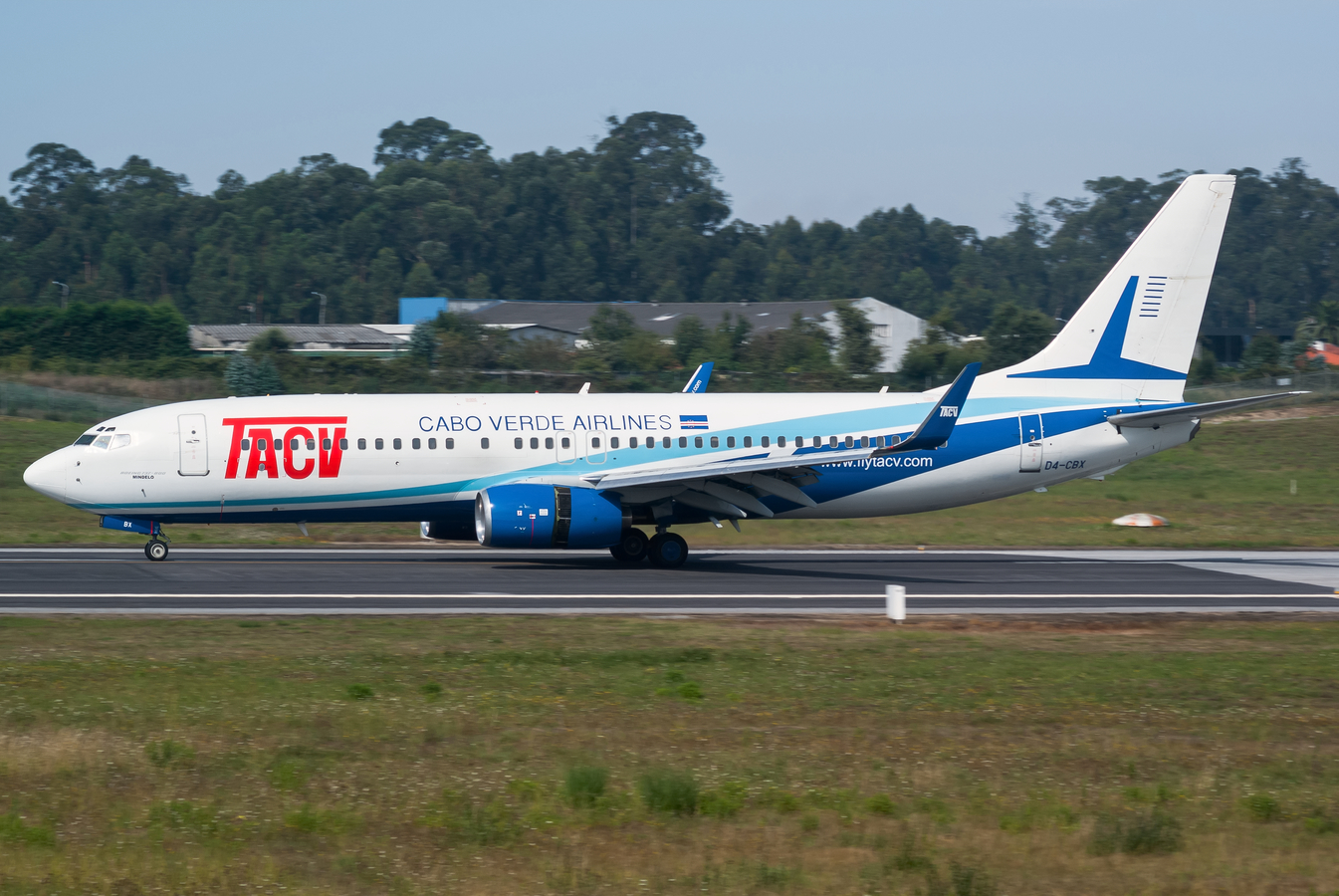 D4-CBX (30039) 2000 Boeing 737-8Q8(WL)
