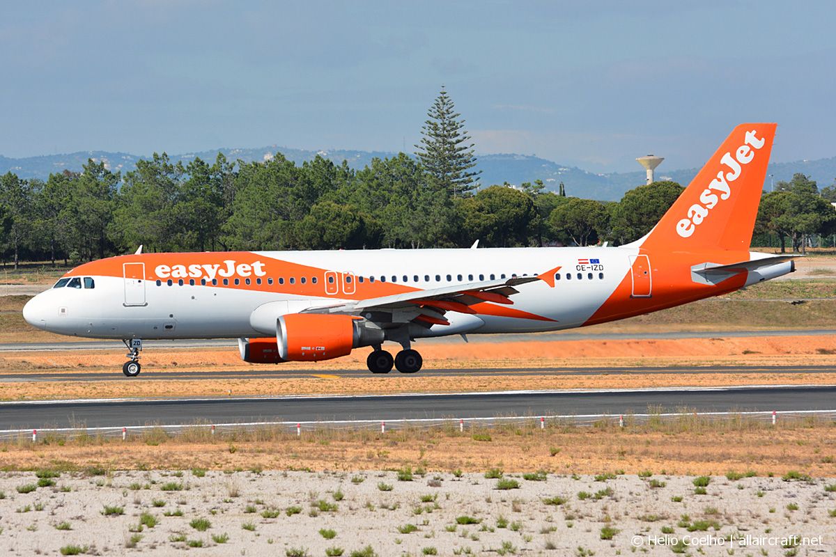OE-IZD (4581) 2011 Airbus A320-214