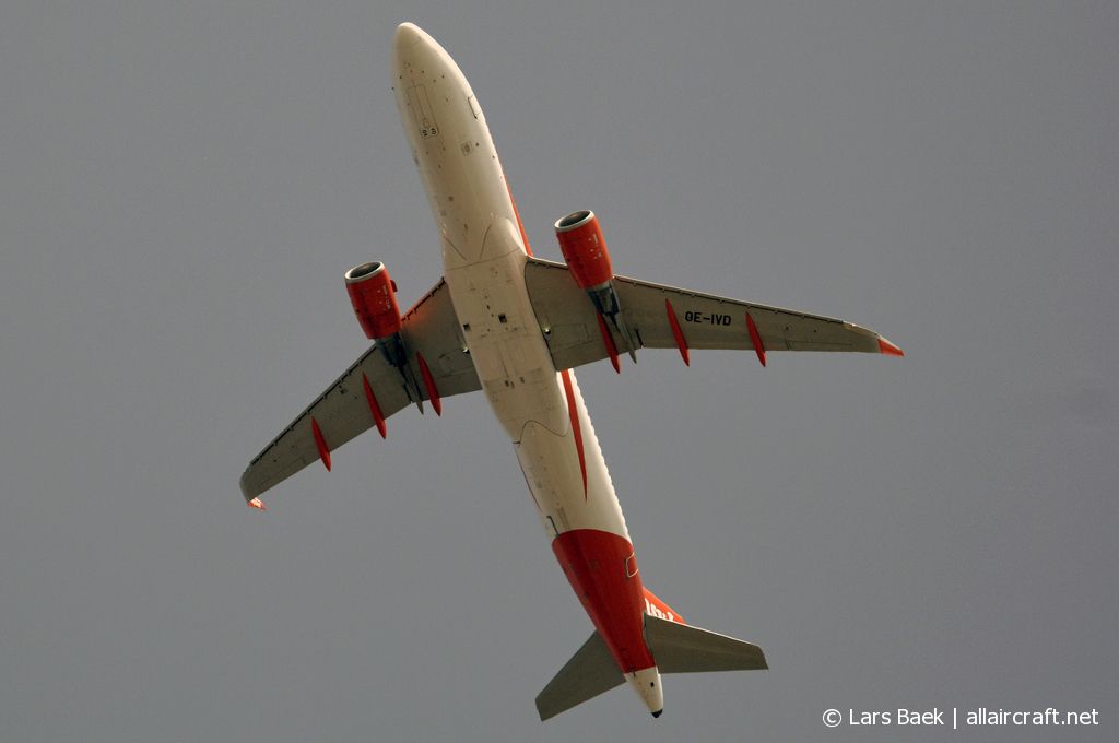 OE-IVD (7183) 2016 Airbus A320-214