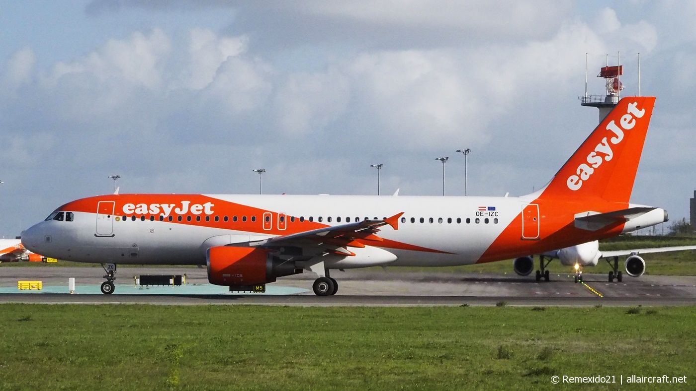 OE-IZC (4033) 2009 Airbus A320-214