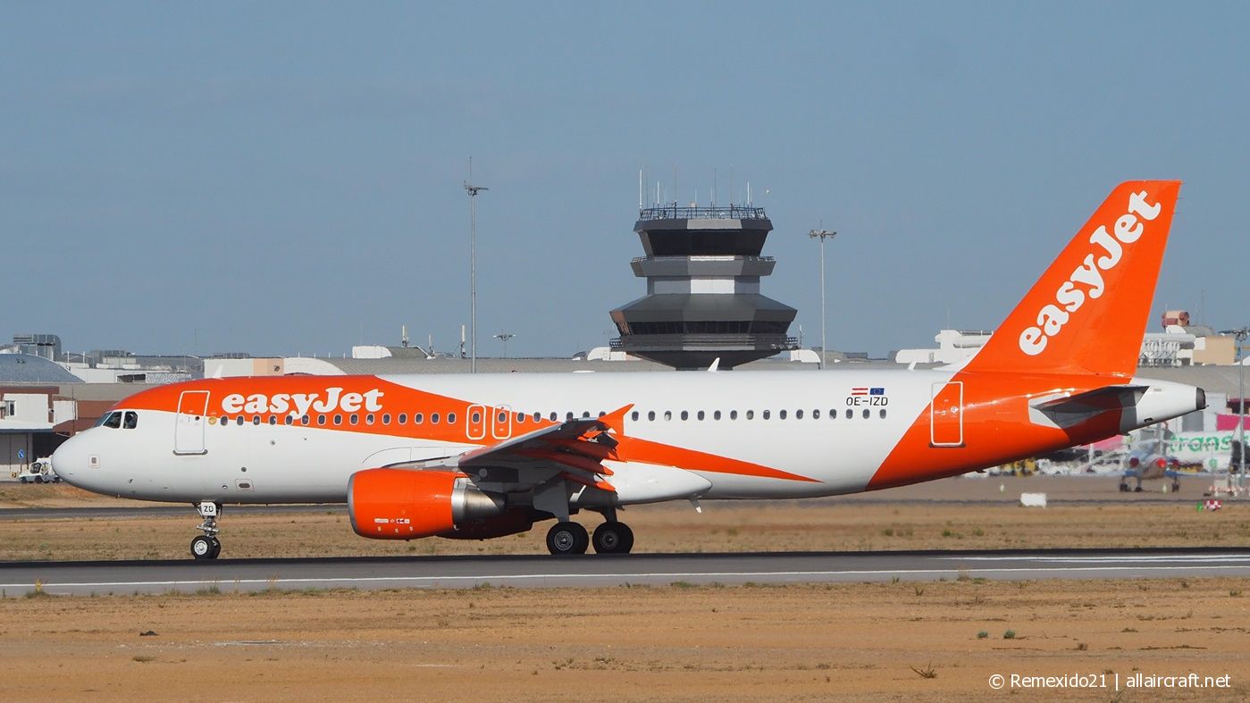 OE-IZD (4581) 2011 Airbus A320-214