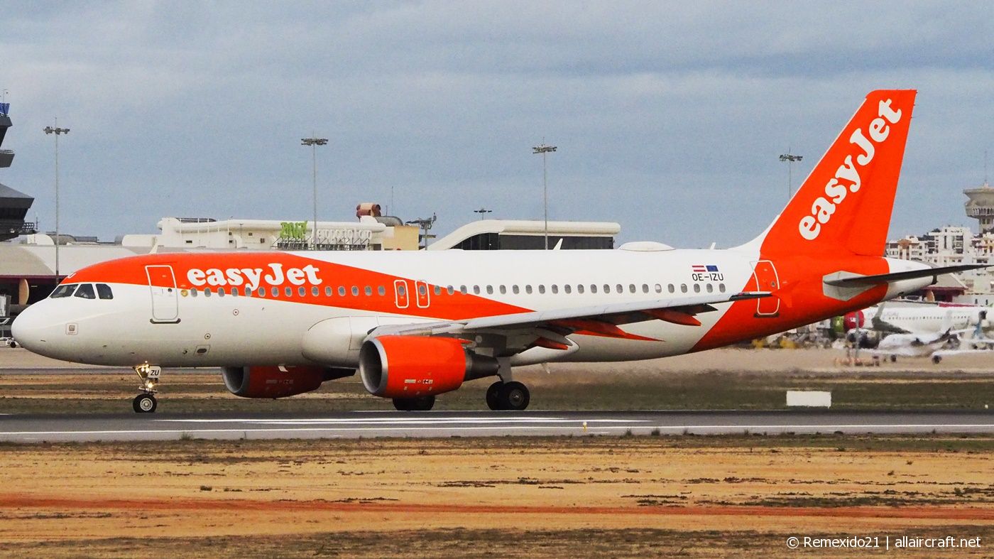 OE-IZU · Airbus A320-214 · (FAO / LPFR)