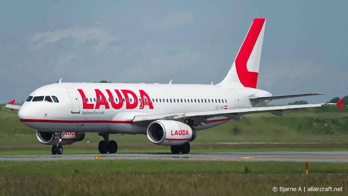 OE-IHH (2502) 2005 Airbus A320-232