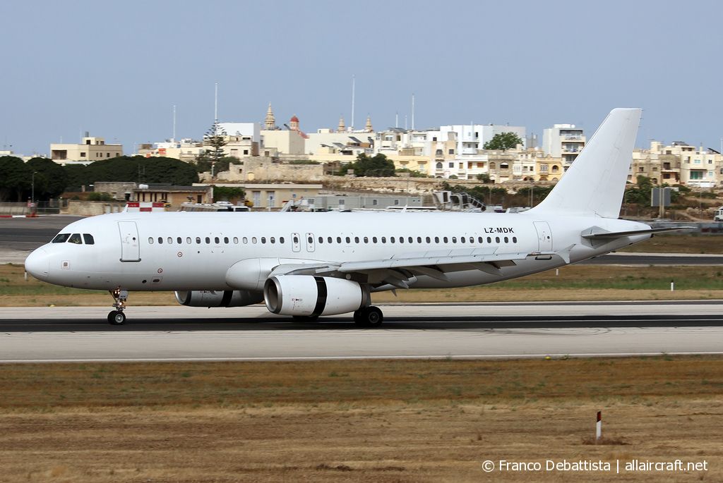 LZ-MDK (1422) 2001 Airbus A320-232