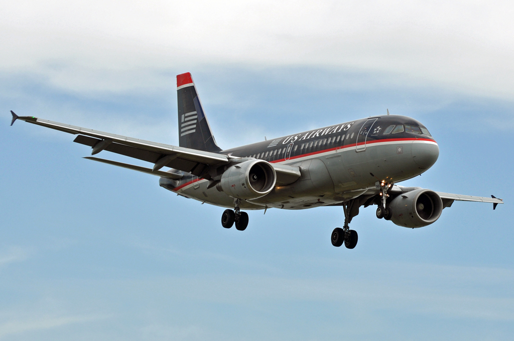 N765US (1371) 2000 Airbus A319-112
