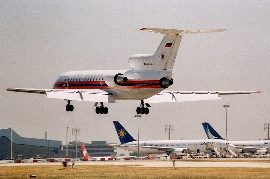 RA-42446 (4520423308017) 1993 Yakovlev Yak-42D