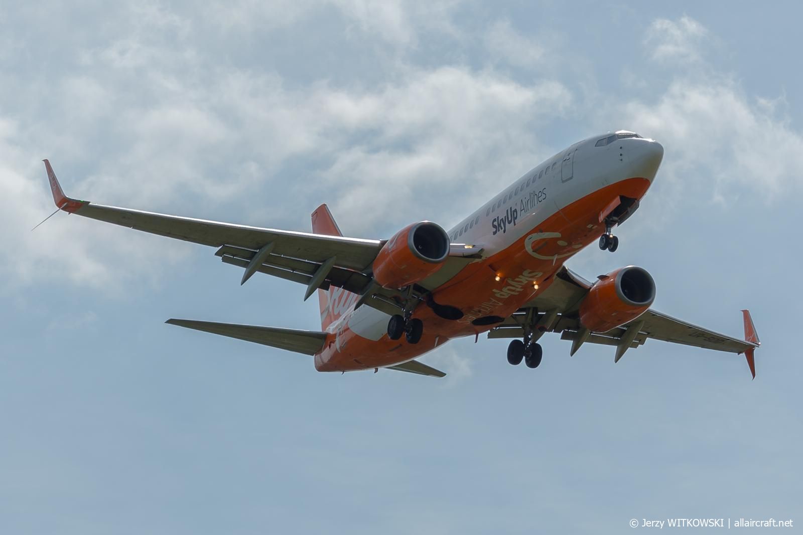 UR-SQD (32413) 2002 Boeing 737-73V(WL)