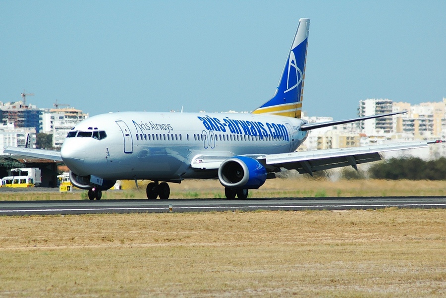 F-GLXQ (24688) 1990 Boeing 737-4Y0