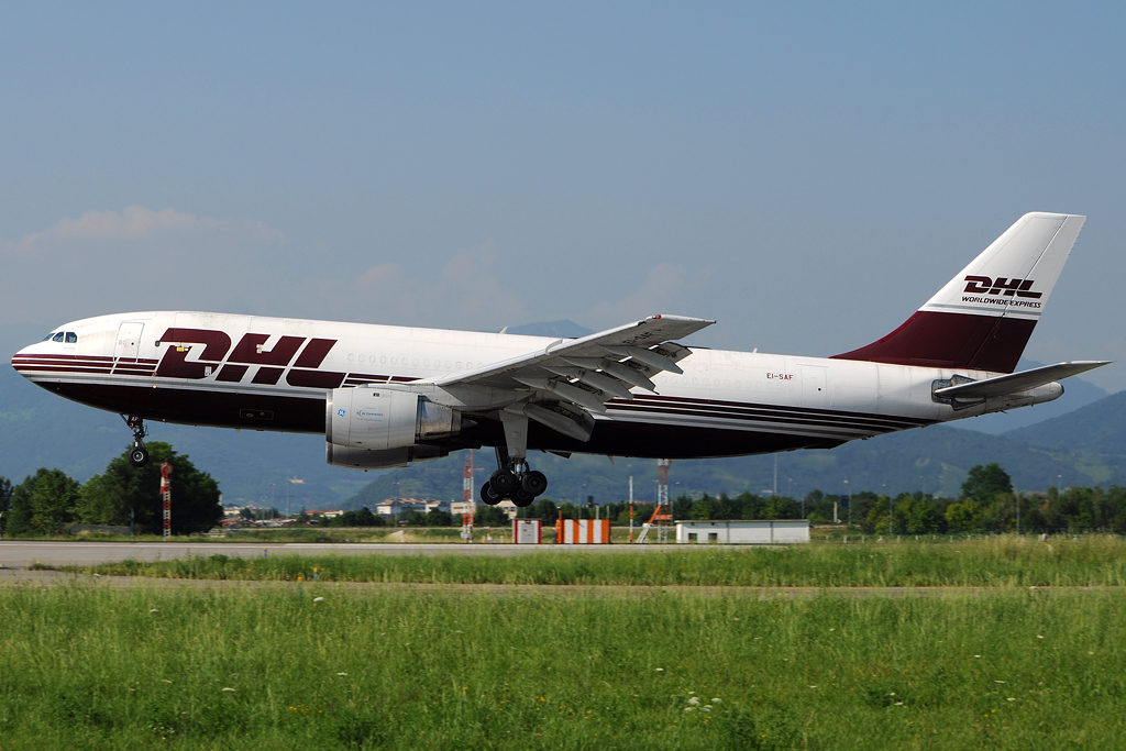 EI-SAF (220) 1982 Airbus A300B4-203(F)