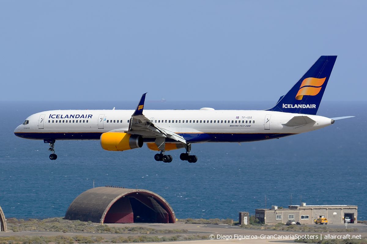 TF-ISS (27447) 1996 Boeing 757-223(WL)