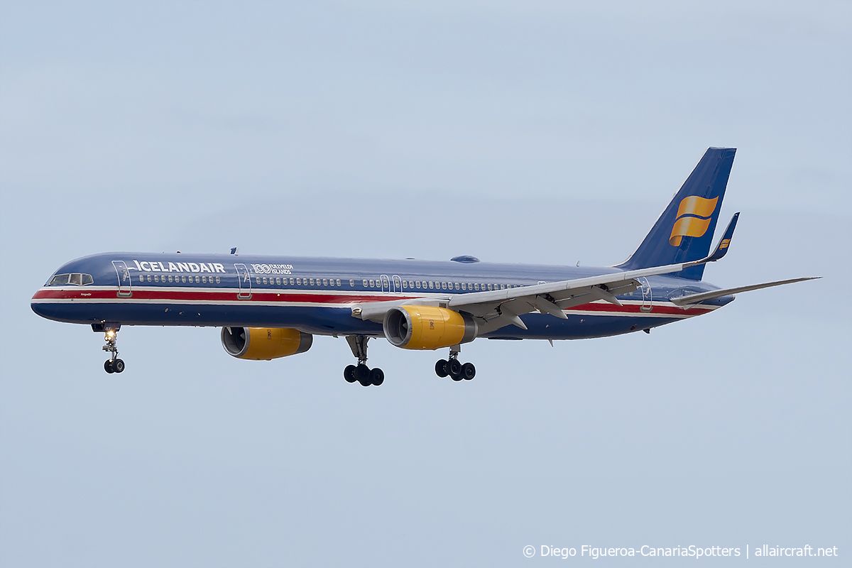 TF-ISX (30179) 2000 Boeing 757-3E7(WL)