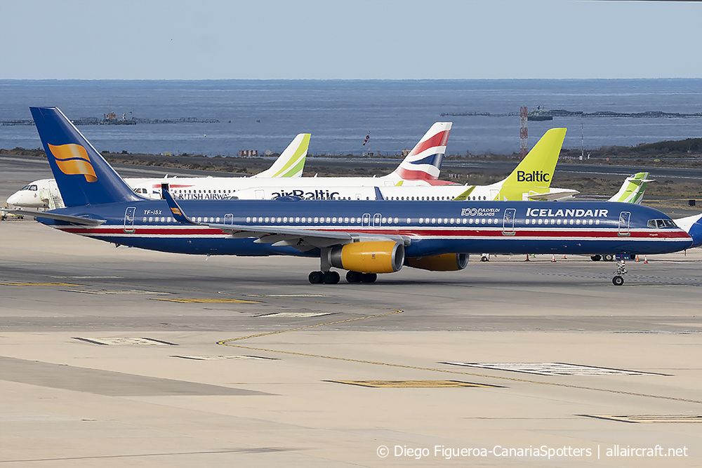 TF-ISX (30179) 2000 Boeing 757-3E7(WL)