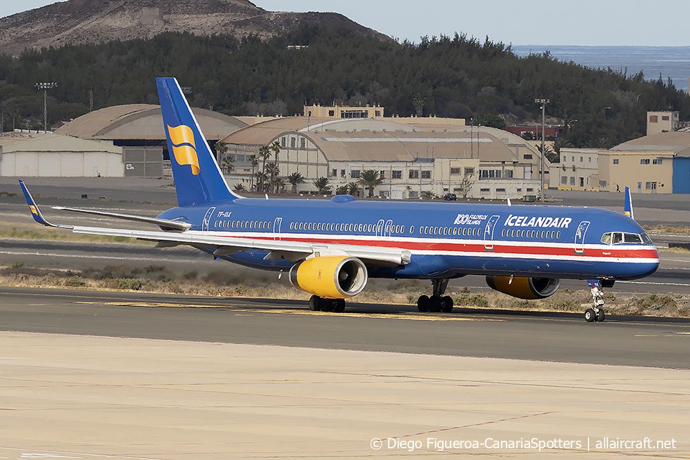 TF-ISX (30179) 2000 Boeing 757-3E7(WL)