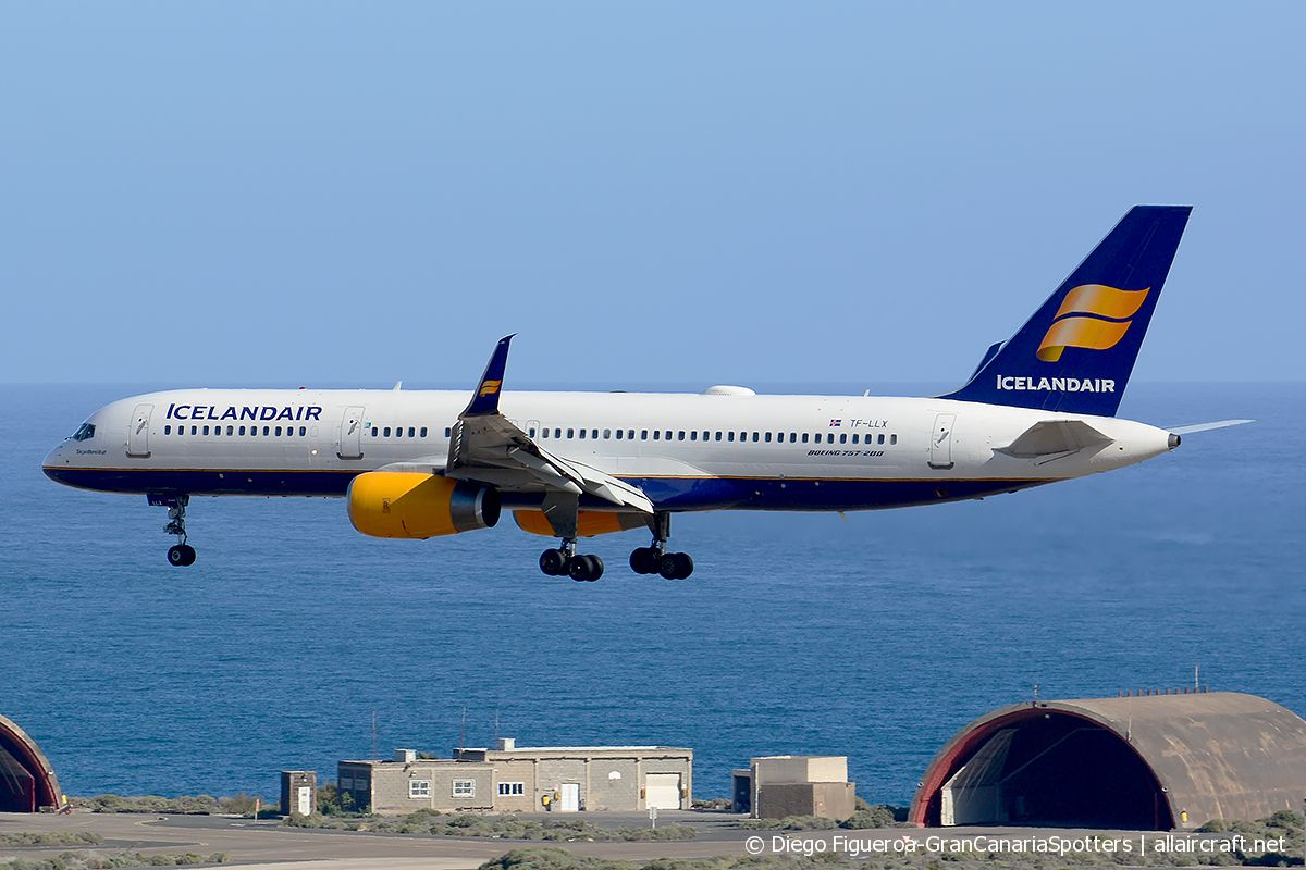 TF-LLX (29311) 2000 Boeing 757-256(WL)