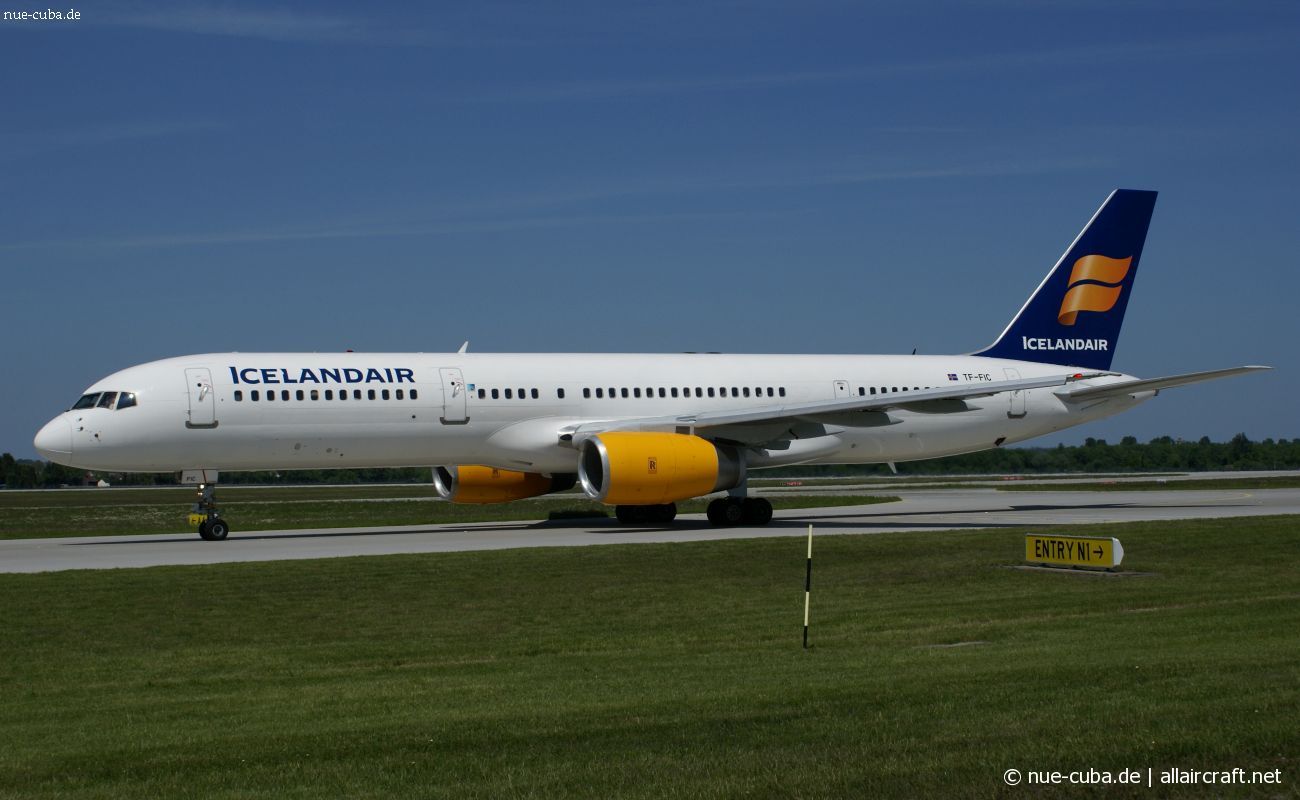 TF-FIC (30735) 2000 Boeing 757-23N