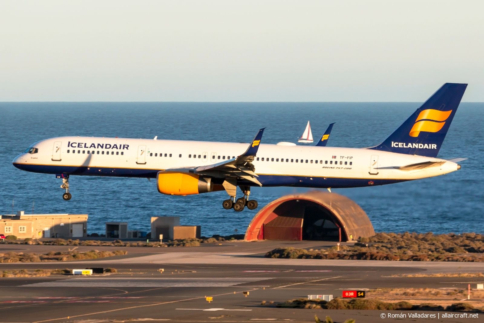 TF-FIP (30423) 2000 Boeing 757-208(WL)